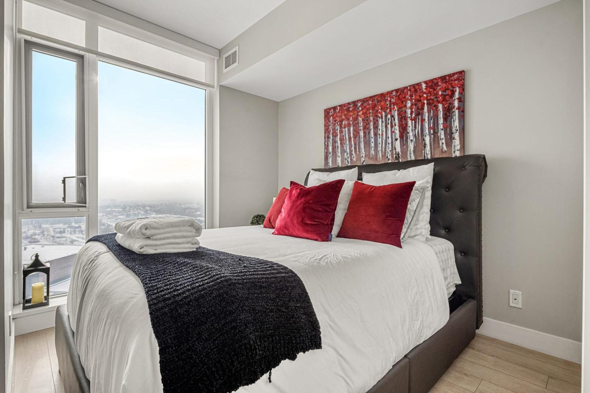 Stunning 34Th Floor Views, Prime Downtown Location - Near Stampede, Casino, Bars! Free Banff Pass, Parking, Wine! Villa YYC Exterior foto