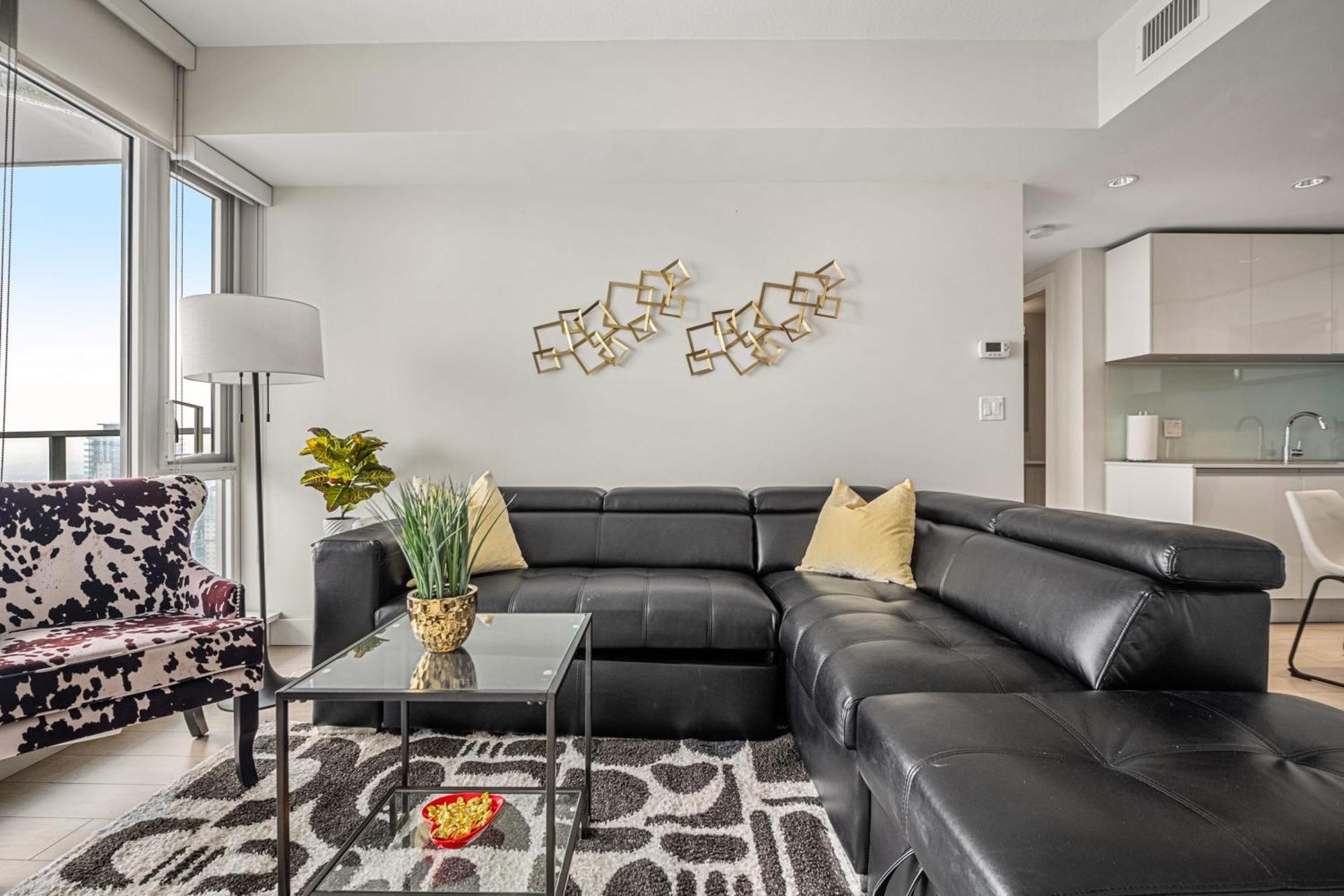 Stunning 34Th Floor Views, Prime Downtown Location - Near Stampede, Casino, Bars! Free Banff Pass, Parking, Wine! Villa YYC Exterior foto