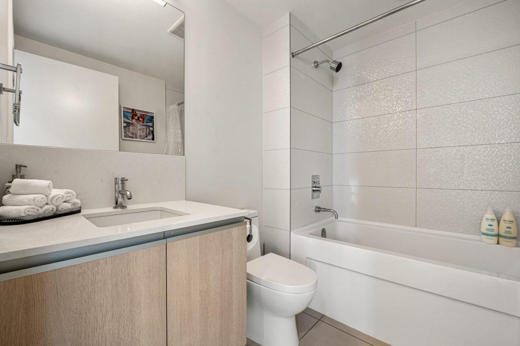 Stunning 34Th Floor Views, Prime Downtown Location - Near Stampede, Casino, Bars! Free Banff Pass, Parking, Wine! Villa YYC Exterior foto