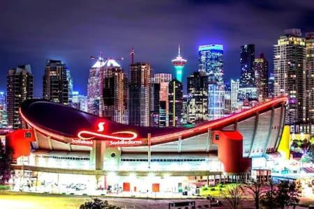 Stunning 34Th Floor Views, Prime Downtown Location - Near Stampede, Casino, Bars! Free Banff Pass, Parking, Wine! Villa YYC Exterior foto